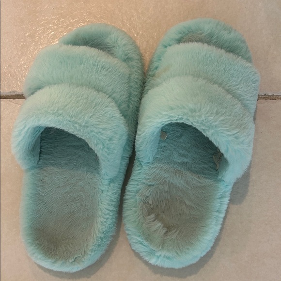 Green fuzzy slippers for feet toes warm worn shoes - Picture 5 of 8